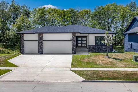 1219 Timber Ridge Dr, Norwalk, IA 50211