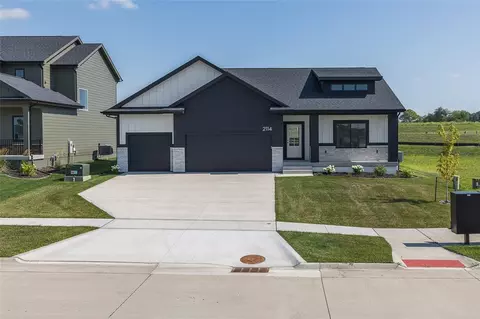 2114 Autumn Blaze Dr, Norwalk, IA 50211