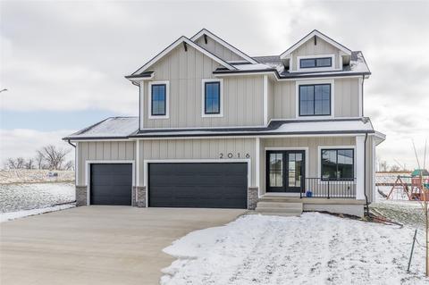 2016 Autumn Blaze Dr, Norwalk, IA 50211