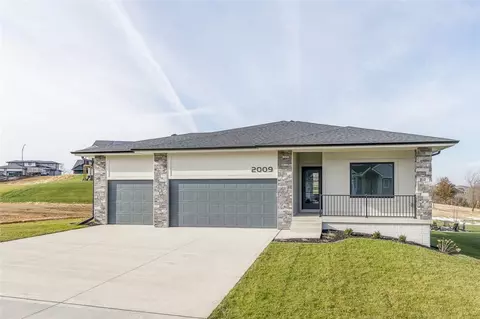 2009 Crabapple Dr, Norwalk, IA 50211