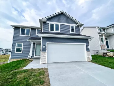 2929 Yordi Dr, Norwalk, IA 50211