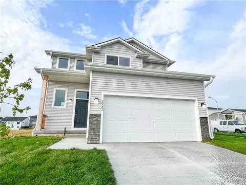 2933 Yordi Dr, Norwalk, IA 50211