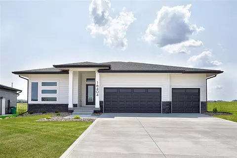 16404 N Valley Dr, Urbandale, IA 50323