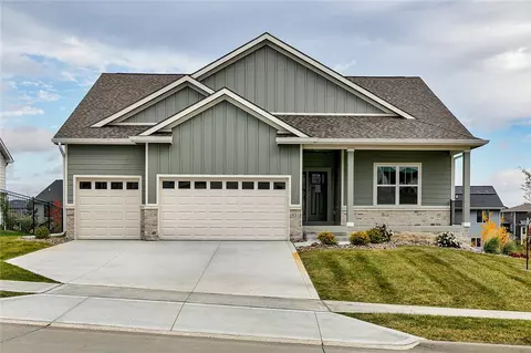 16319 Northpark Dr, Urbandale, IA 50323