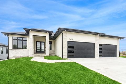 17638 Townsend Dr, Clive, IA 50325