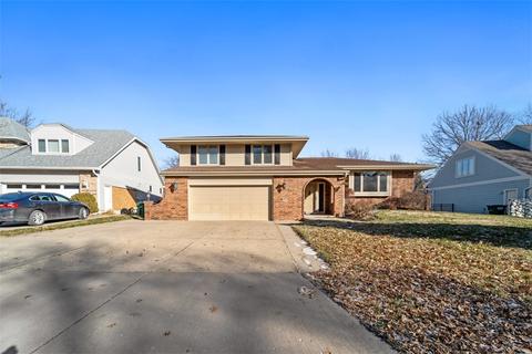 9409 Aurora Ave, Urbandale, IA 50322