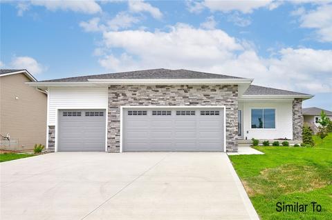 9313 Bellflower Ln, Norwalk, IA 50211