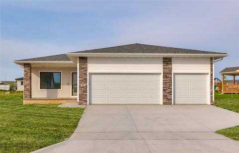 55 Bailey Cir, Waukee, IA 50263