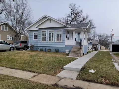613 9th St, West Des Moines, IA 50265