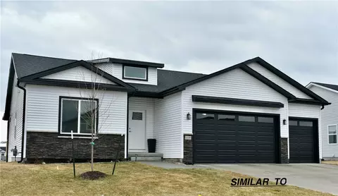880 NW Sandy Hollow Cir, Waukee, IA 50263