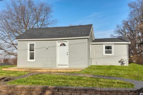 14 E Broadway St, Colfax, IA 50054