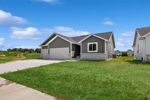 510 Meadows Ct, Polk City, IA 50226