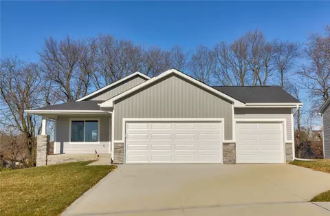 5572 Pine Valley Dr, Pleasant Hill, IA 50327