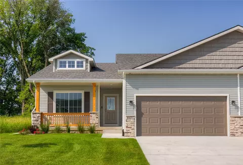 2901 Sayre Dr, Norwalk, IA 50211