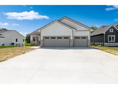 1608 Marina Cv, Polk City, IA 50226