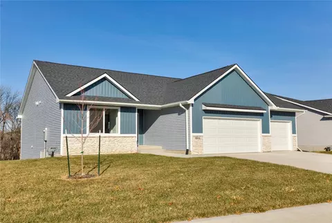 5516 Pine Valley Dr, Pleasant Hill, IA 50327