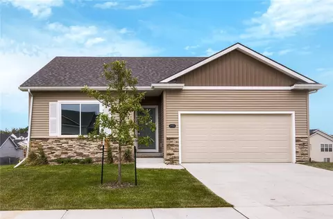 2900 Sayre Dr, Norwalk, IA 50211