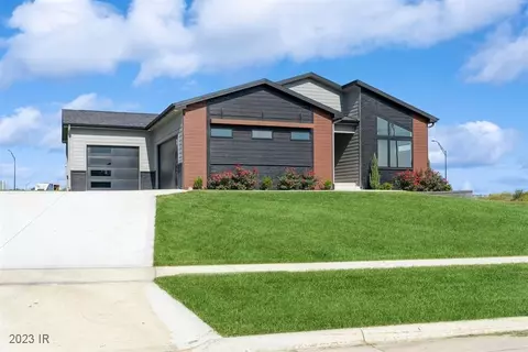 2503 Blooming Heights Dr, Norwalk, IA 50211