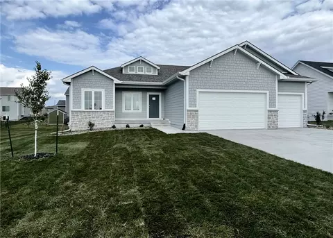 1015 NW Mils Ct, Ankeny, IA 50023