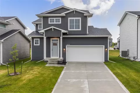 16604 Oakwood Dr, Urbandale, IA 50323