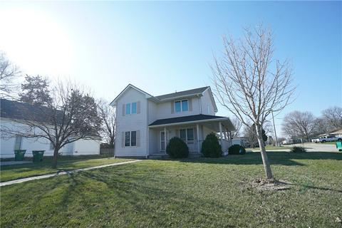 902 E Buchanan St E, Winterset, IA 50273