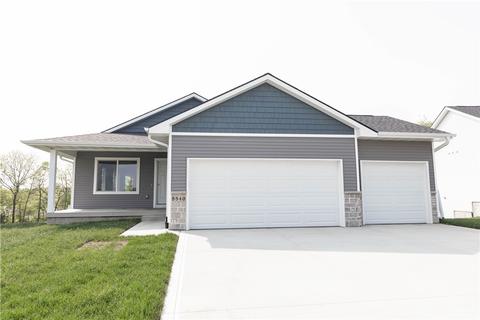 5540 Pine Valley Dr, Pleasant Hill, IA 50327