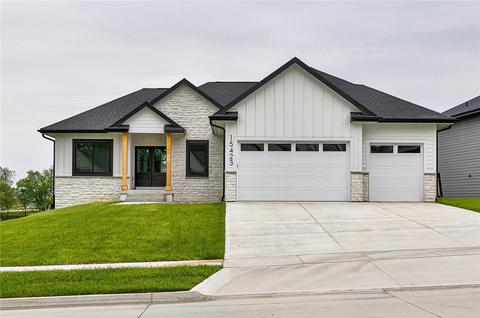 15423 Springbrook Trl, Urbandale, IA 50323