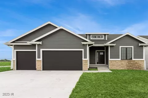 4669 179th St, Urbandale, IA 50323