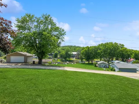 105 109 Horseshoe Dr, Montezuma, IA 50171