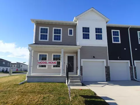 9604 Crowning Dr, West Des Moines, IA 50266