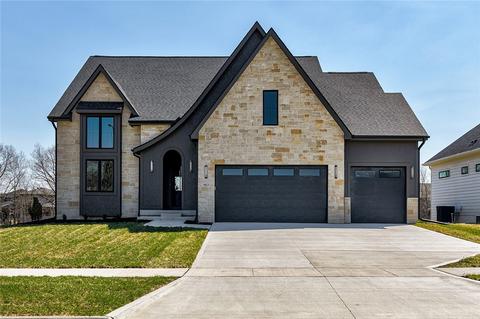 8023 NW 106th Ct, Johnston, IA 50131