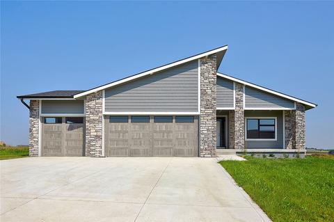 2507 Blooming Heights Dr, Norwalk, IA 50211