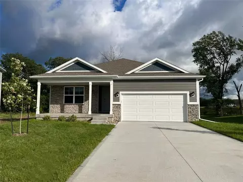90 Dakota Cir, Waukee, IA 50263