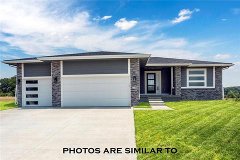 2918 Crest View Cir, Norwalk, IA 50211