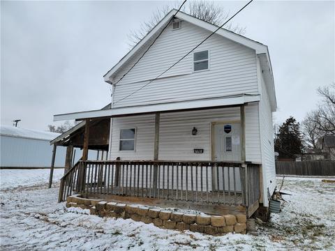 740 N 3rd Ave E, Newton, IA 50208