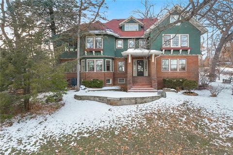 2750 Forest Dr, Des Moines, IA 50312