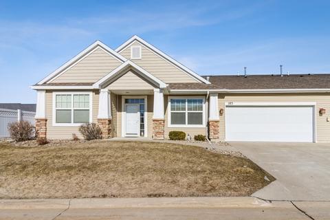 583 83rd St, West Des Moines, IA 50266