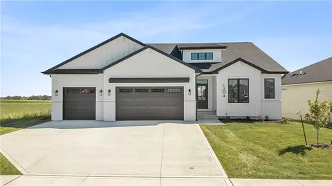 1204 Orchard Hills Dr, Norwalk, IA 50211