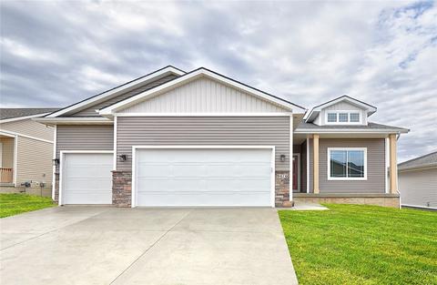 9476 Verdi Ln, West Des Moines, IA 50266