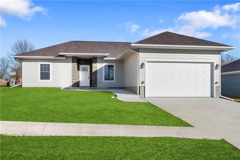 409 S 6th St, Knoxville, IA 50138