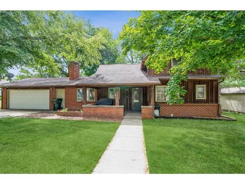 703 Grove St, Perry, IA 50220