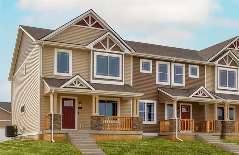 1297 S 91st St, West Des Moines, IA 50266