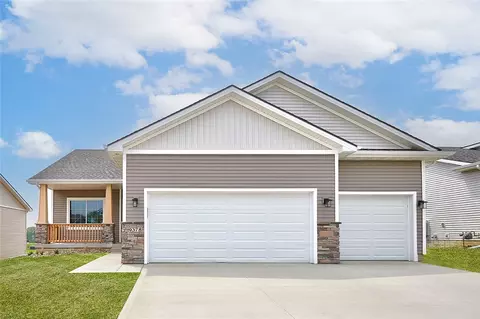 9378 Verdi Ln, West Des Moines, IA 50266