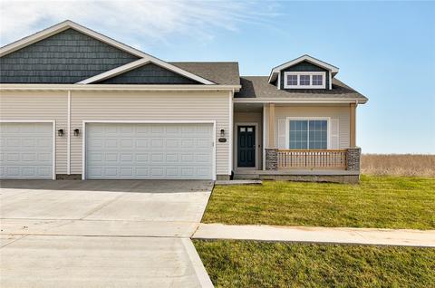 2921 Sayre Dr, Norwalk, IA 50211