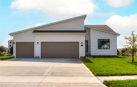 581 Dolce Ct, West Des Moines, IA 50266