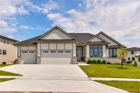 4635 Centennial Blvd, Urbandale, IA 50323