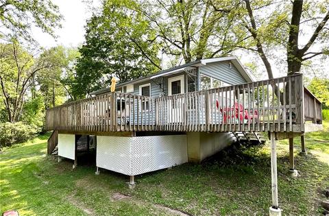 1270 Short Dr, Brooklyn, IA 52211
