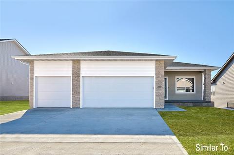 1155 Meadowview Dr, Carlisle, IA 50047