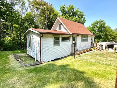 1165 Grant Ave, Brooklyn, IA 52211