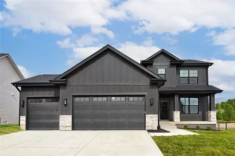 11163 Westport Dr, West Des Moines, IA 50266